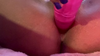 Horny Girl prend une grosse bite Pink