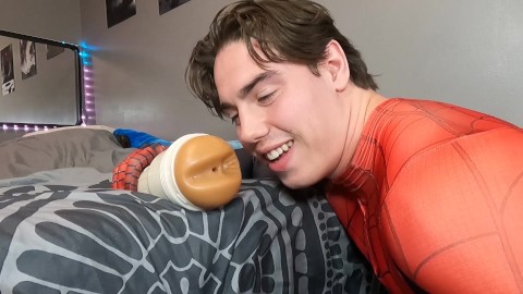 Spiderman eet je op als een Fleshlight