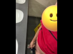 Nag jakol ako sa cr ng mall