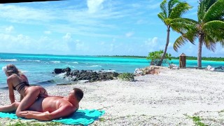 Sexo na praia pública na praia de nudismo Maldivas