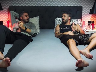 Zwei Heterosexuelle Mitbewohner Masturbieren Gegenseitig Und Wir Kommen Zusammen
