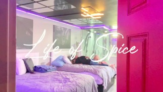 Hot муж играет, а затем жена возвращается