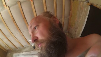 Дома в гамаке хожу голый дикий человек Alex The God