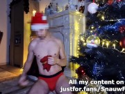 Preview 2 of A young twink jerks off under mum and dad's Christmas tree 😱😱😱 What a gorgeous gift 😎🍆💦