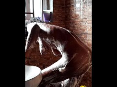 Sneaked on stepsister hot body while taking her bath