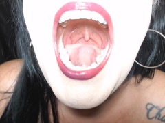 Anna's Super Mouth Tour Everything - Screenshot 3 of 16 - Tongue