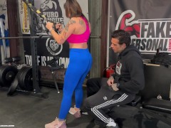 Mi faccio scopare il CULO dal PERSONAL TRAINER - MILF FUCK