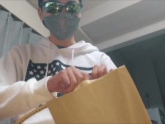 【新品＆コンドーム】アマギフで購入したちょっとお高いコンドームで気持ちよく抜いてみた - Screenshot 2 of 16 - 射精