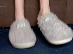 Fuzzy slippers trample - Screenshot 11 of 16 - Feet