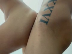 Me follo duro a mi hermanastra en las escaleras como consuelo por tener una pelea con su novio.