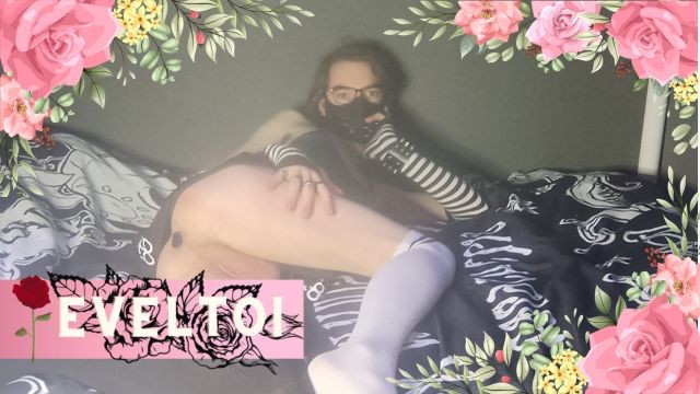 trans femboy play with herself
