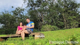 Domme Frenique - Justo después de caminar masaje de pies sudorosos en el parque