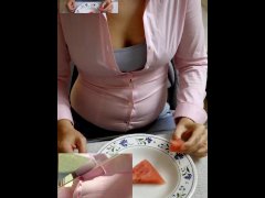 Eating and laughing teaserlapse