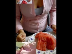 Eating and laughing teaserlapse