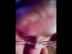 Подруга девушки осталась на ночь, она предпочитает на завтрак член - Screenshot 10 of 16 - Homemade