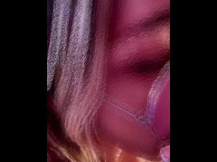 Подруга девушки осталась на ночь, она предпочитает на завтрак член - Screenshot 14 of 16 - Extra Small
