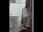 Preview 2 of Espiando a mi hermanastra mientras está en el baño orina Real Amateur