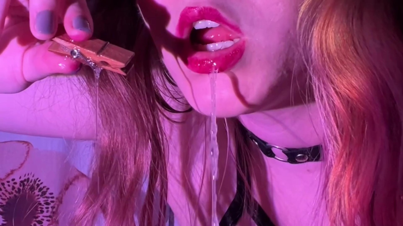 工場の女　エロ　無修正　gif  クランプされた舌は唾を吐く女をよだれ工場に変えます - Pornhub.com