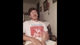 Nutting all over my self while watching pornhub 😫