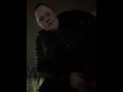 Outside Public peeing - Screenshot 11 of 16 - Milf