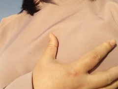 スポーツ女子の野外ガチオナ。イッたまんこから出た糸引きマン汁見せつけ。 - Screenshot 1 of 16 - 日本人