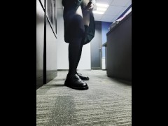在没人的房间里穿着喜爱的jk制服自慰，很快就射精了~！ - Screenshot 14 of 16 - Asian Crossdresser
