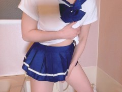 【個人撮影】セーラー服で大量潮吹き！！シャワーでびしょ濡れスケスケ乳首♡ほぼモザイク無し♡ - Screenshot 1 of 16 - オナニー 潮吹き
