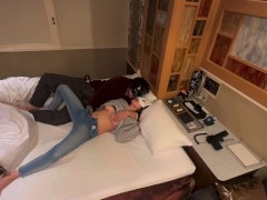 興奮してジーンズを脱がせないでSEXし顔に大量射精