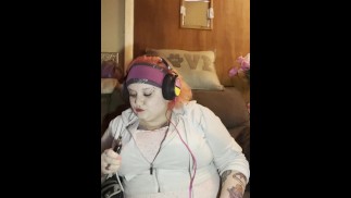 MILF Gamer Girl Smokin & Enjoyin Herself