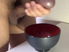 デカマラ大学生がお椀に射精A big cock college student ejaculates into a bowl.