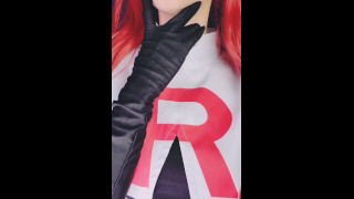 Giantess Team Rocket Jessie Vore y goteando el estómago vacío