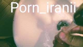 Masturbación chico Irani y orinar iraní