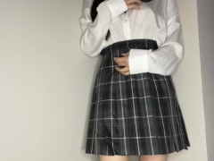 ノーブラノーパンで学校に…乳首勃起してしまって発情オナニー♡　18歳日本人　素人 - Screenshot 1 of 16 - 日本人