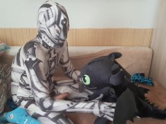 Robot and Toothless in bed..2 times