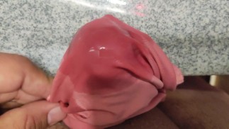 Schwanz mit massivem Sperma auf Seidenhöschen