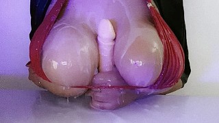 Spectacle de sperme sur les seins