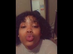 Ebony teen shakes fat ass and blows a kiss