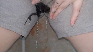 НАССАЛА В ГРЯЗНЫЕ ШОРТИКИ