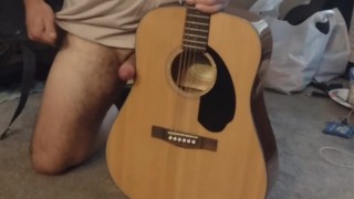 Teniendo sexo con mi guitarra por última vez antes de dejarla por 6 meses