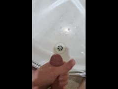 Big cumshot whilst on my knees (13 Shots) 💦