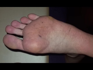 Cleaning sock fluff from her soles, between her toes and under her long toenails with a toejob Video
