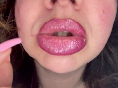 Pouty - Screenshot 2 of 16 - Lipstick