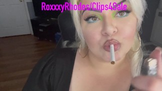 Sperma schau mir beim Spielen mit meinem Lieblingsspielzeug zu