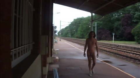 TOTALLY NAKED AT THE STATION