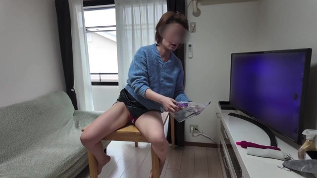 パール付きのパンティー履いてたら気持ちよくなったので彼氏の前でオナニー見せつけしちゃった。触れちゃダメってルールでね。 日本人/人妻/NTR/寝取られ/他人棒/無修正/変態/個人撮影/潮吹き/パイパン