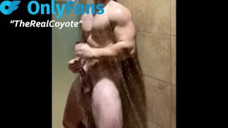 STRONG MUSCLE STUD WITH 8 INCH BIG WHITE DICK JERK OFF IN PUBLIC GYM SHOWER!