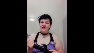 Trans femboy laat zichzelf klaarkomen