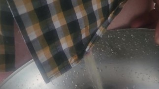 Писание в миску по утрам