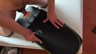 Парень трахает свою плоть