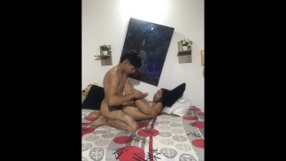 Я использую свою игрушку domi на клиторе, затем он сосет член моего сводного брата, он связывает меня и делает меня своей субмариной.